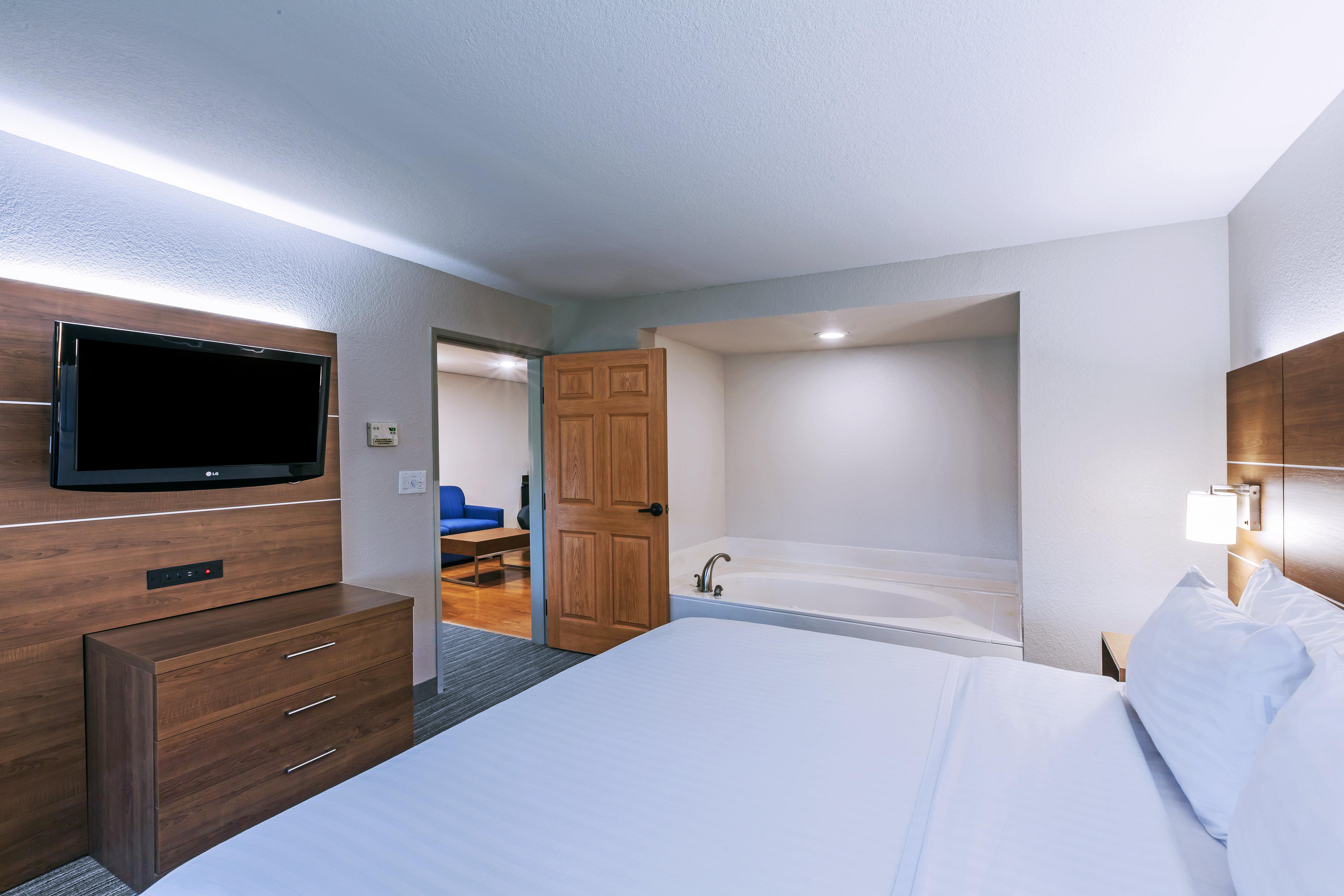 Holiday Inn Express & Suites Tulsa S Broken Arrow Hwy 51 By Ihg Dış mekan fotoğraf