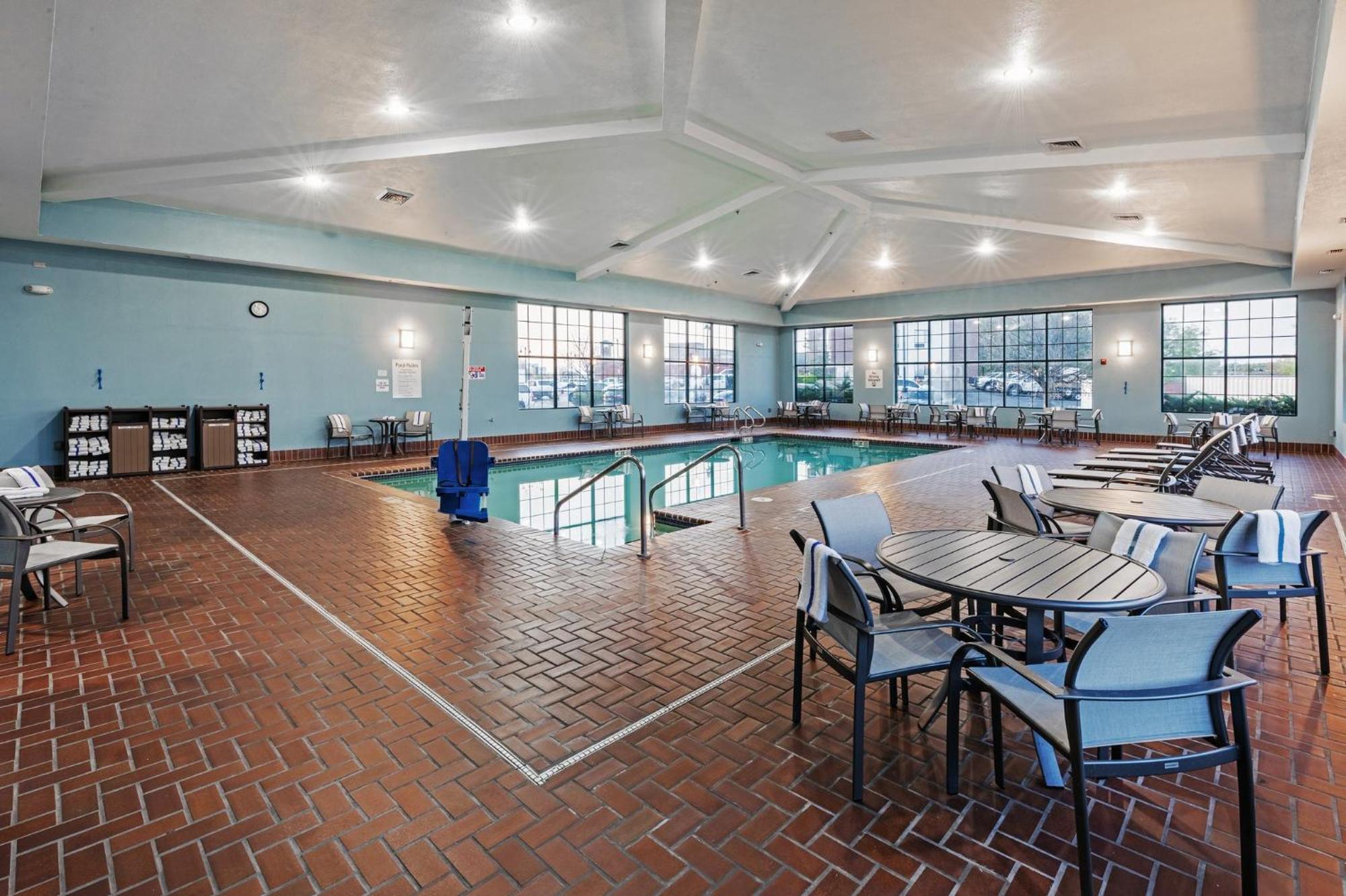 Holiday Inn Express & Suites Tulsa S Broken Arrow Hwy 51 By Ihg Dış mekan fotoğraf